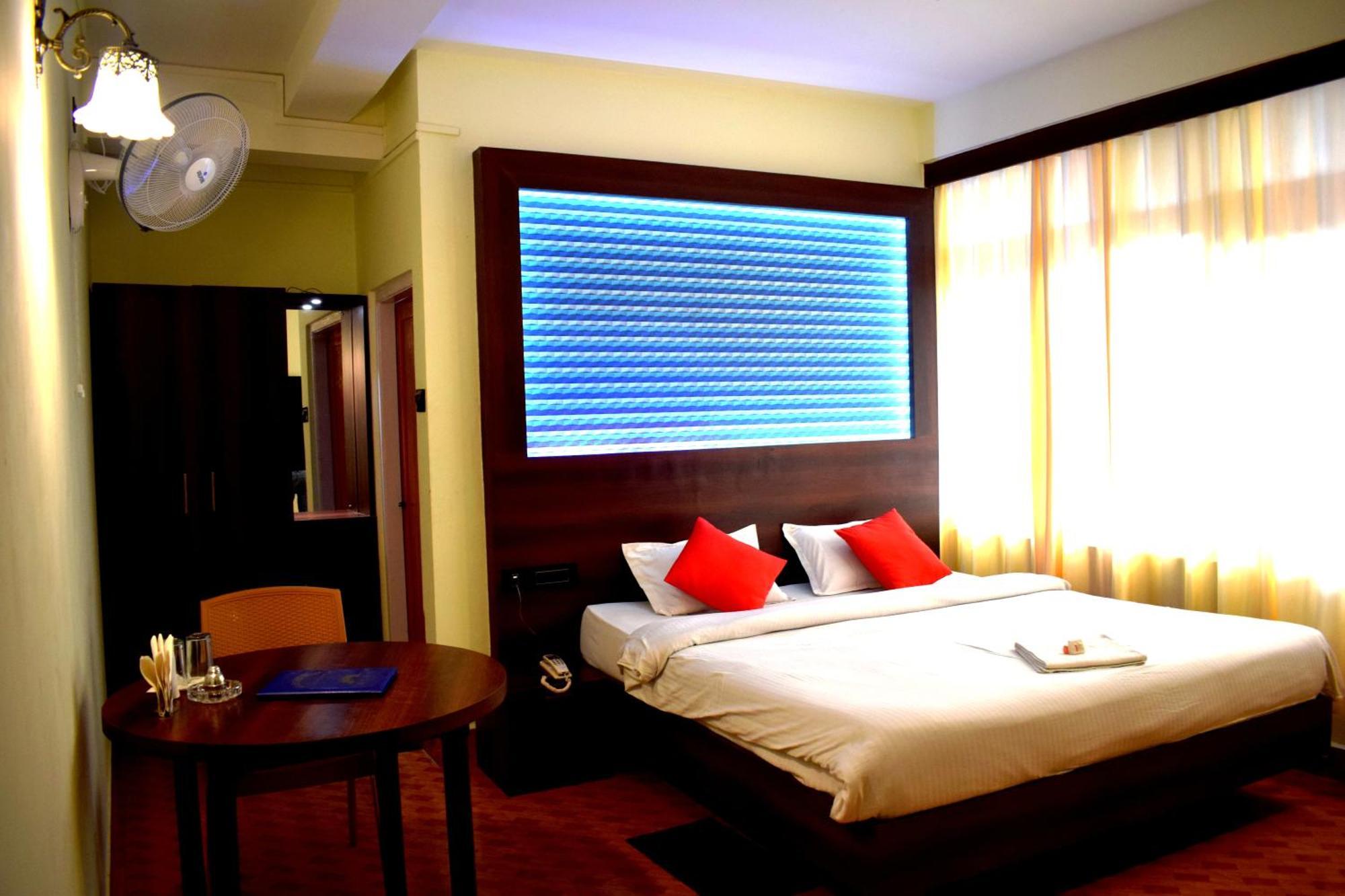 Lily Guest House 西隆 外观 照片